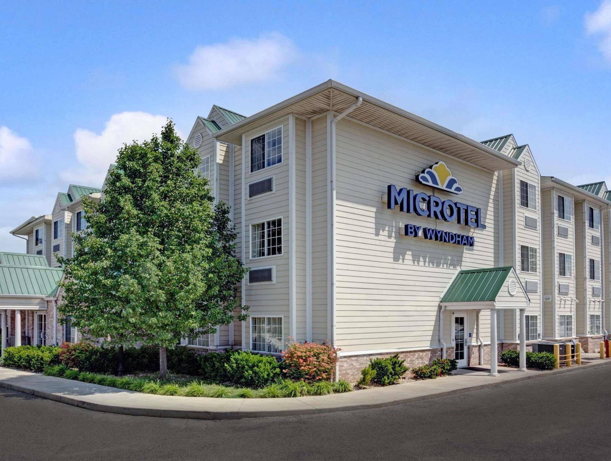 Microtel Inn & Suites By Wyndham Indianapolis Airport Exterior photo