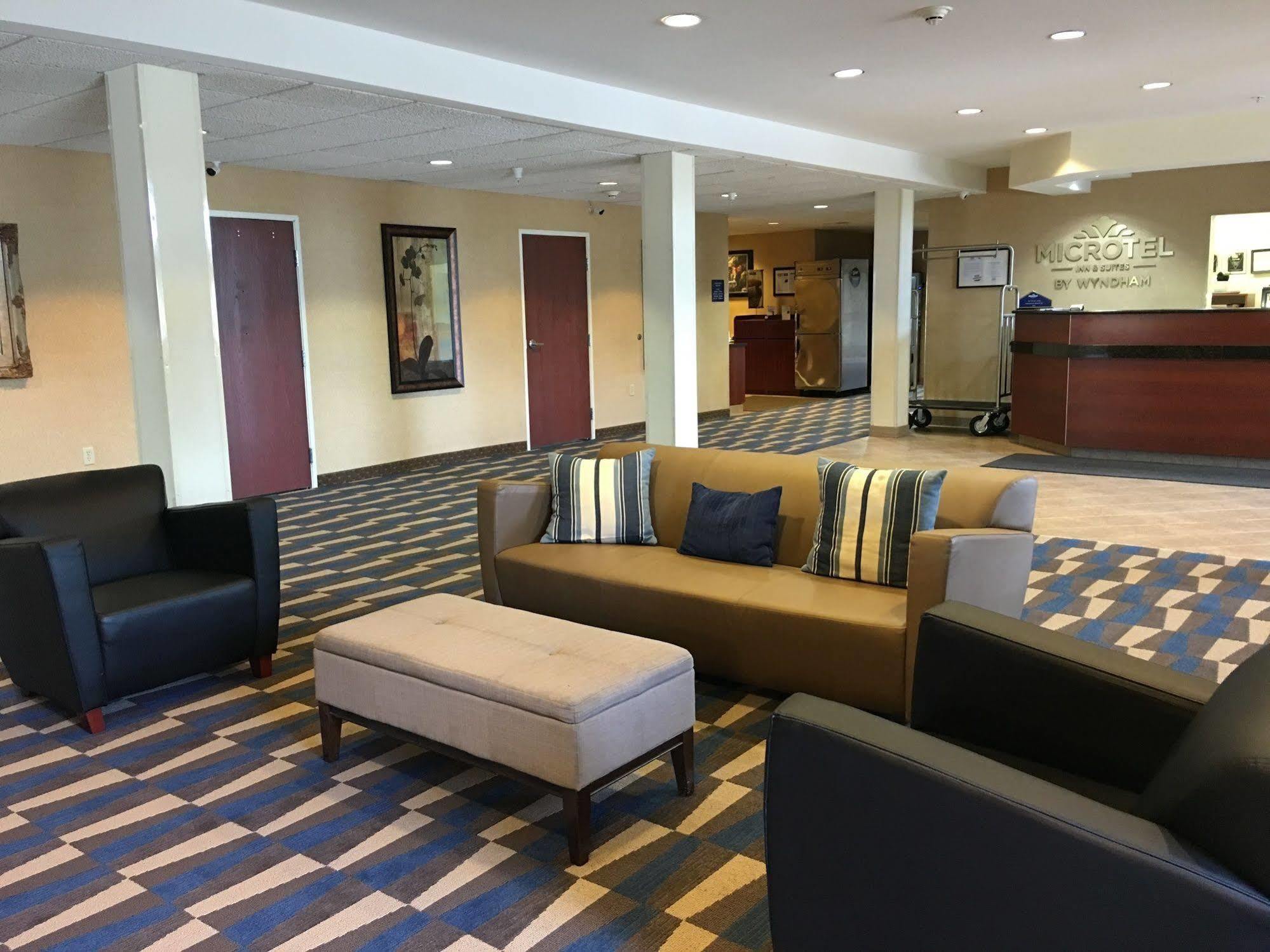 Microtel Inn & Suites By Wyndham Indianapolis Airport Exterior photo