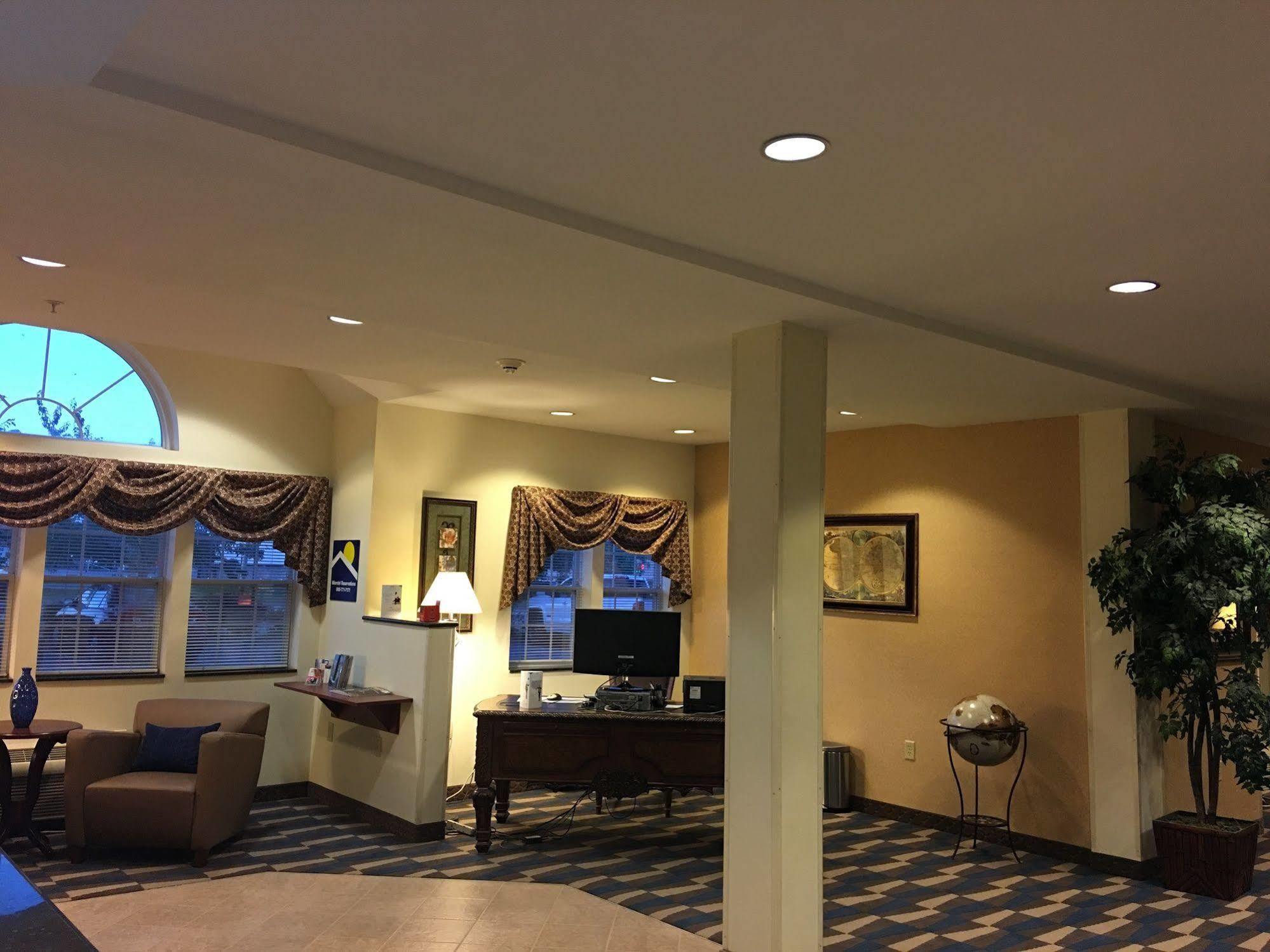 Microtel Inn & Suites By Wyndham Indianapolis Airport Exterior photo